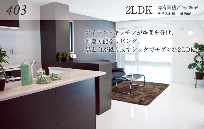 ゆったりとしたリビング。カラフルに彩られた明るい1LDK